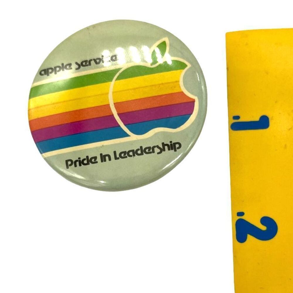 RARE VINTAGE Apple Employee Pin/Badge 1980s Apple Service Pride in Leadership